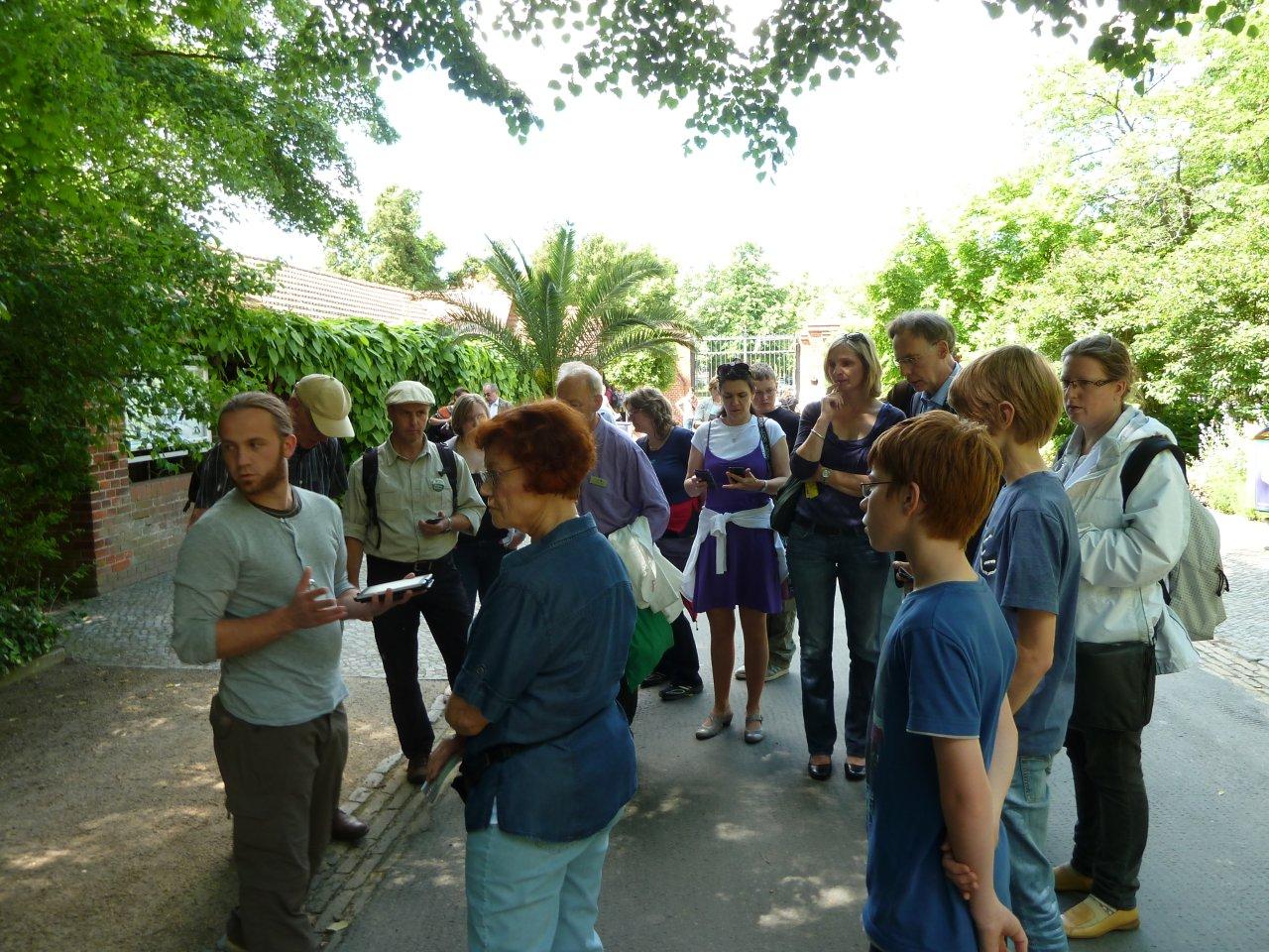 Besucher der Anymals+Plants Führung